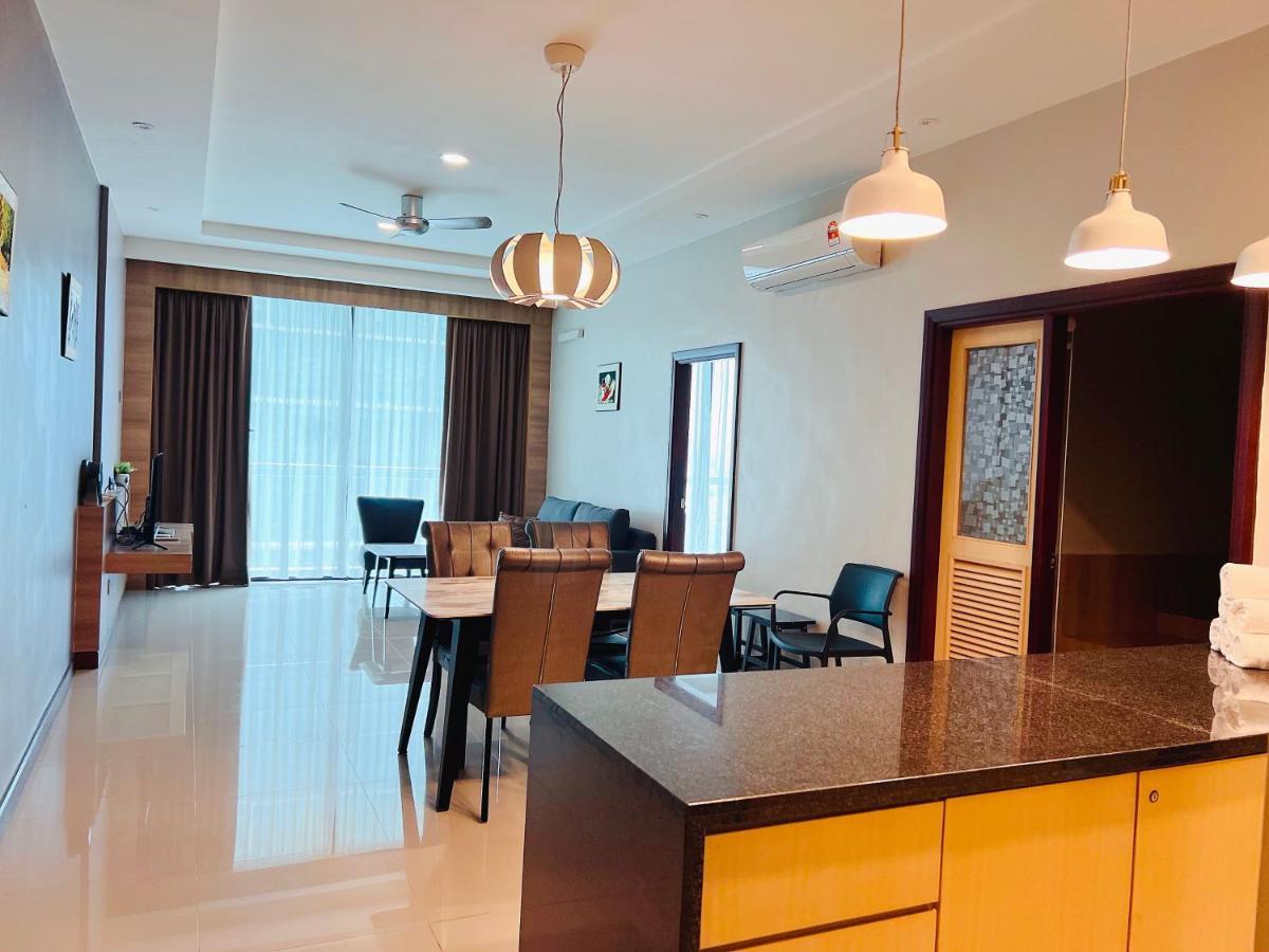 Imperial Grand Suite Apartment クチン エクステリア 写真