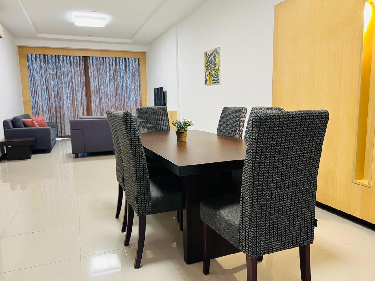 Imperial Grand Suite Apartment クチン エクステリア 写真