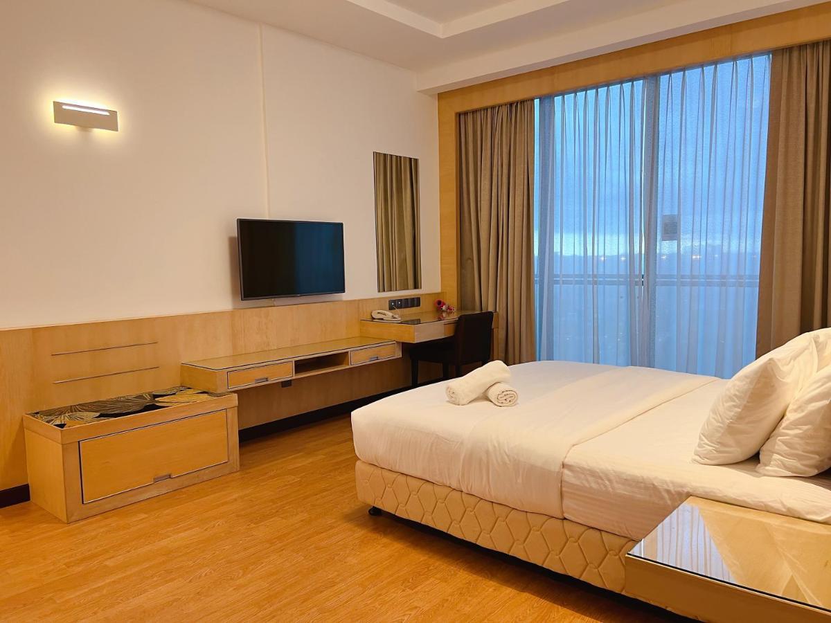 Imperial Grand Suite Apartment クチン エクステリア 写真