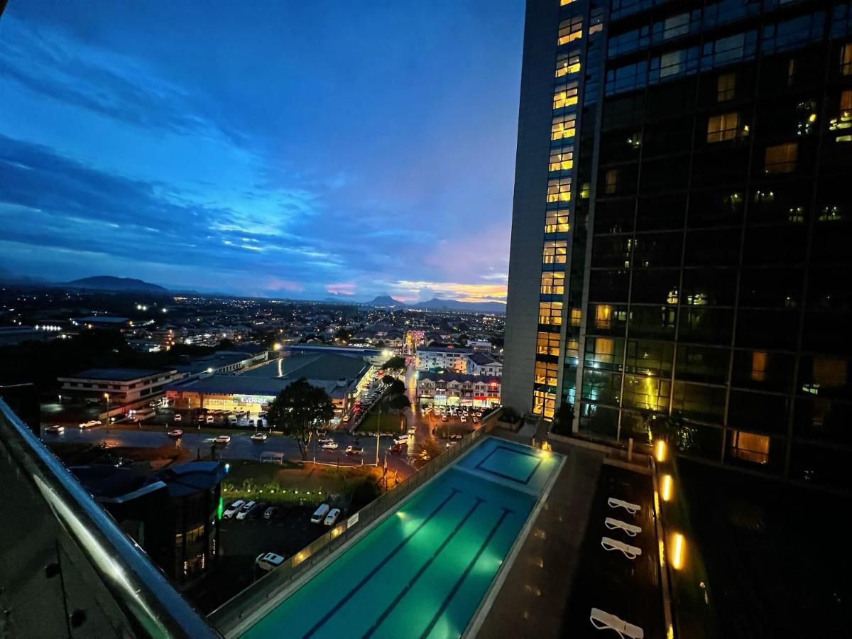 Imperial Grand Suite Apartment クチン エクステリア 写真