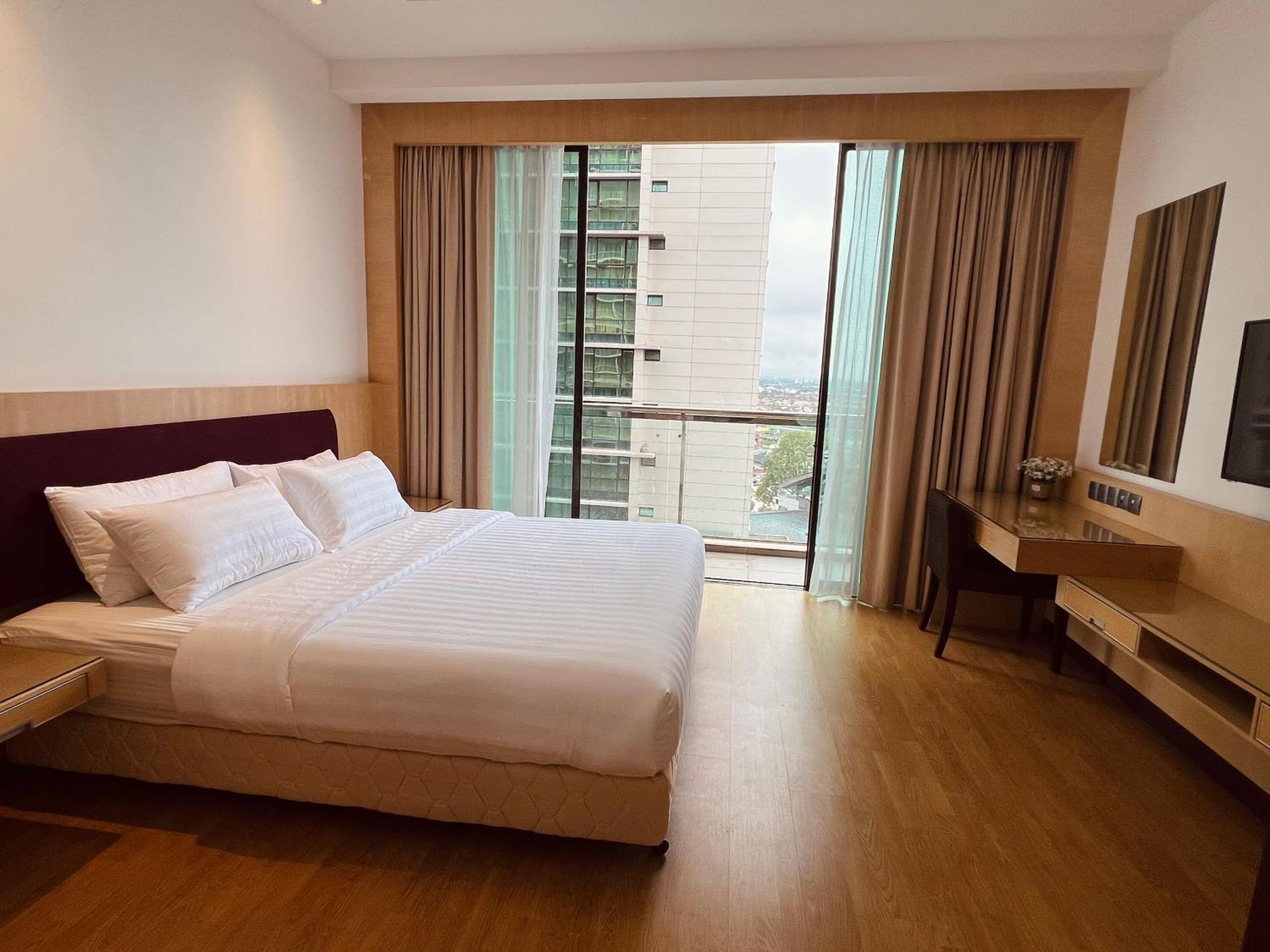 Imperial Grand Suite Apartment クチン エクステリア 写真